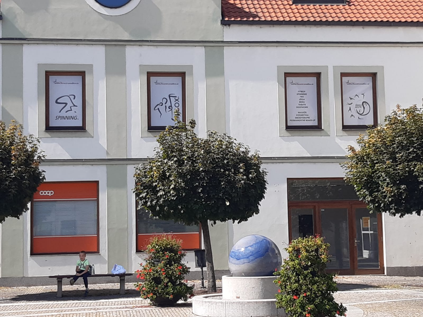 Další pohled do sálu fitcentra.